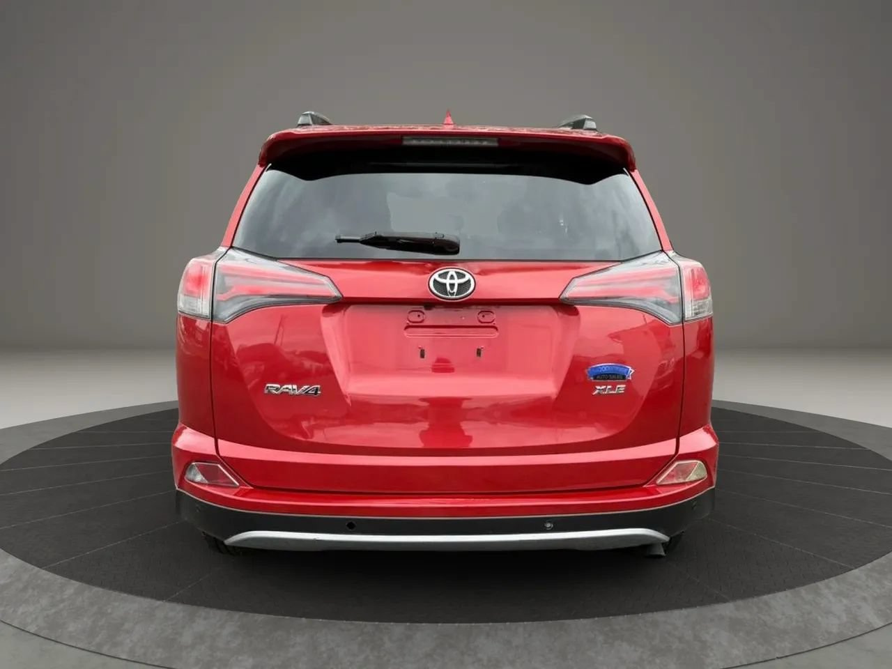 Used 2017 Toyota RAV4 XLE FWD image 5