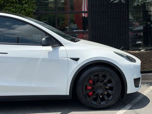 Used 2021 Tesla Model Y Long Range AWD/4WD image 23