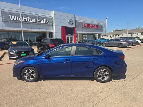 Used 2020 Kia Forte LXS image 2