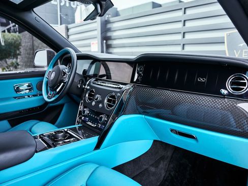 Used 2025 Rolls-Royce Cullinan Black Badge image 46