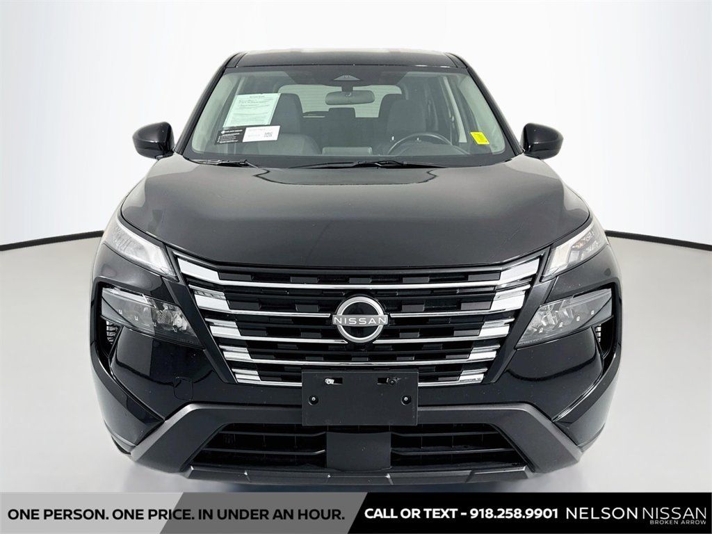 Certified 2025 Nissan Rogue SV FWD image 2