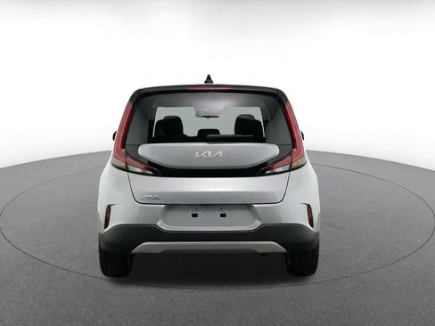 Used 2025 Kia Soul LX w/ LX Technology Package FWD image 8
