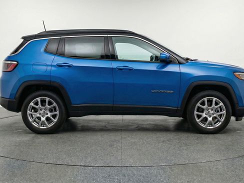 Used 2025 Jeep Compass Limited AWD/4WD image 11