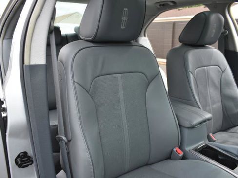 Used 2010 Lincoln MKZ FWD image 10