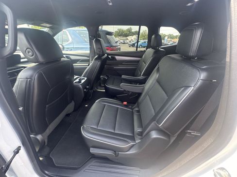 Used 2025 Buick Enclave Preferred FWD image 9