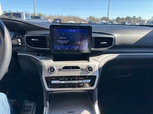 Used 2021 Ford Explorer XLT w/ Equipment Group 202A image 14