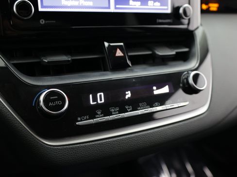 Used 2021 Toyota Corolla LE FWD image 15