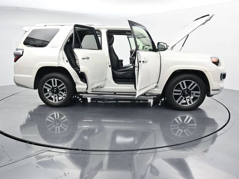 Used 2017 Toyota 4Runner Limited AWD/4WD image 41