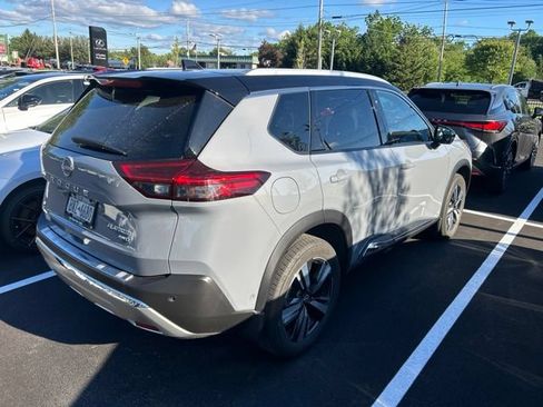 Used 2022 Nissan Rogue Platinum w/ Head-Up Display Package AWD/4WD image 3