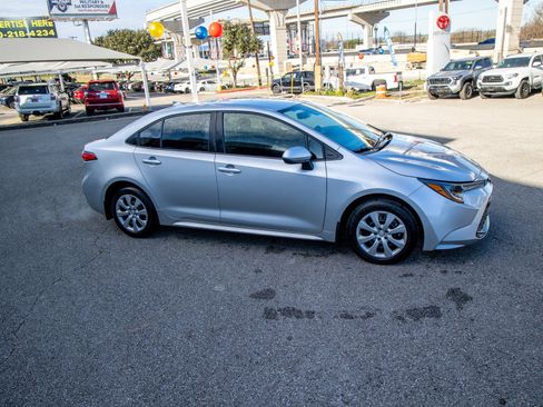Used 2024 Toyota Corolla LE image 6