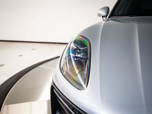 Certified 2026 Porsche Macan AWD/4WD image 13