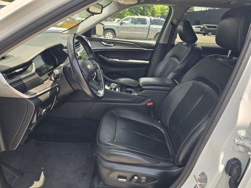 Used 2022 Jeep Grand Cherokee L Limited AWD/4WD image 9