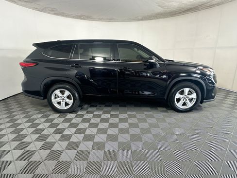Used 2021 Toyota Highlander L FWD image 2