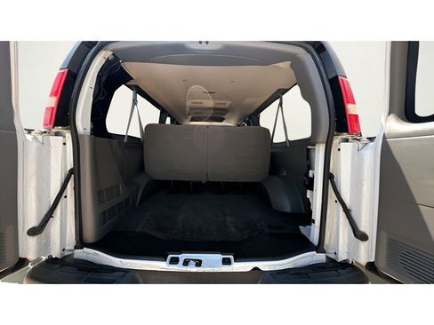 Used 2017 Chevrolet Express 3500 LT w/ LT Preferred Equipment Group RWD image 15