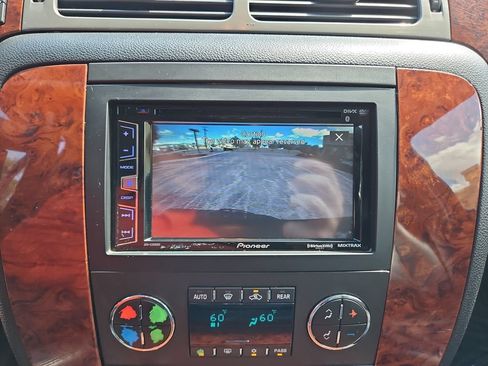 Used 2010 Chevrolet Suburban LTZ AWD/4WD image 20