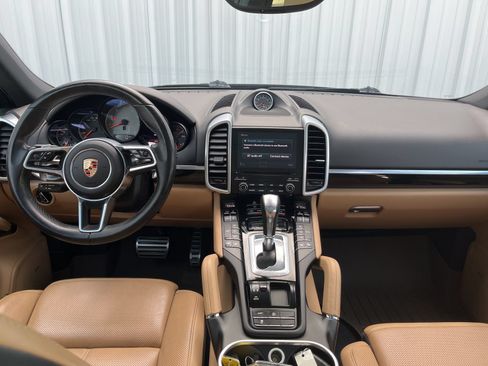 Used 2018 Porsche Cayenne S w/ Premium Package Plus AWD/4WD image 18