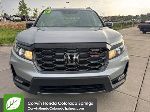 Used 2024 Honda Passport TrailSport image 2