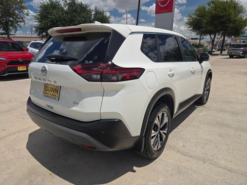 Used 2023 Nissan Rogue SV FWD image 3