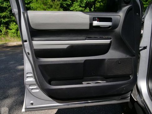 Used 2020 Toyota Tundra Limited w/ Limited Premium Package AWD/4WD image 28