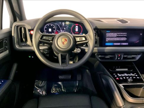 Used 2025 Porsche Cayenne image 13