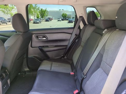 Used 2026 Nissan Rogue SV FWD image 14