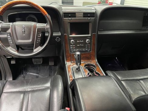 Used 2016 Lincoln Navigator Select RWD image 29