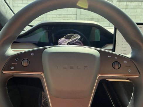 Used 2022 Tesla Model S image 24