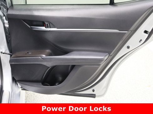 Used 2022 Toyota Camry SE image 32