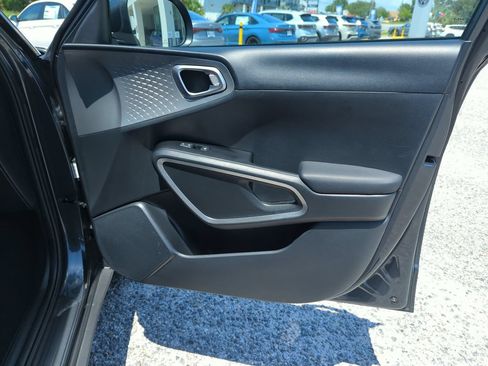 Used 2025 Kia Soul LX w/ LX Technology Package FWD image 32