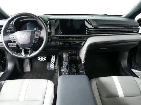 Used 2025 Toyota Camry SE image 19