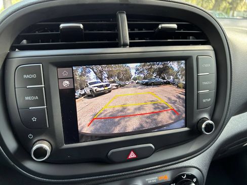 Used 2025 Kia Soul LX w/ LX Technology Package FWD image 21