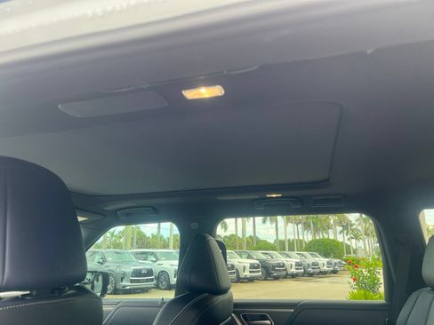 Used 2026 INFINITI QX80 4WD w/ Sport Exterior Package image 11