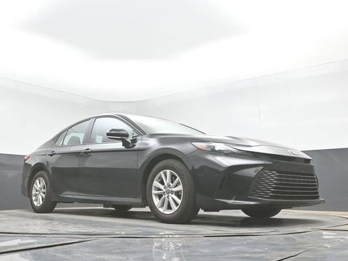 Used 2025 Toyota Camry LE FWD image 27
