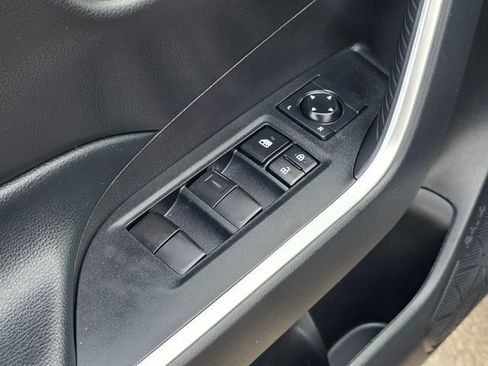 Used 2022 Toyota RAV4 LE FWD image 19
