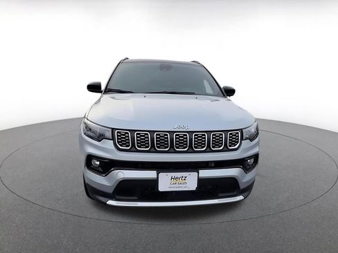 Used 2025 Jeep Compass Limited image 4