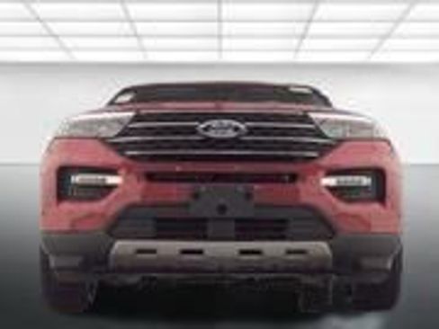 Used 2023 Ford Explorer XLT w/ Equipment Group 202A AWD/4WD image 3