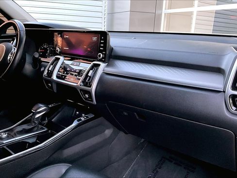 Used 2022 Kia Sorento SX image 16