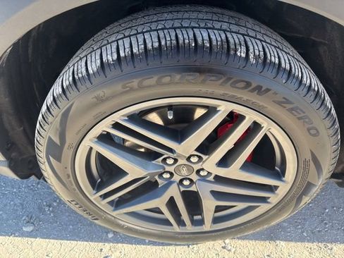 Used 2025 Ford Explorer ST-Line w/ ST-Line Street Pack image 30