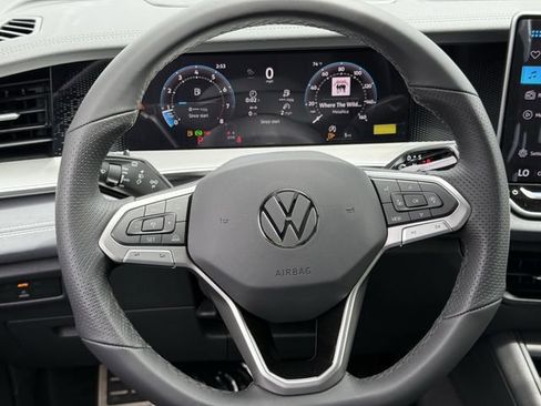 New 2026 Volkswagen Tiguan SE R-Line FWD image 10
