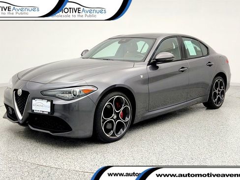 Used 2022 Alfa Romeo Giulia Ti image 1