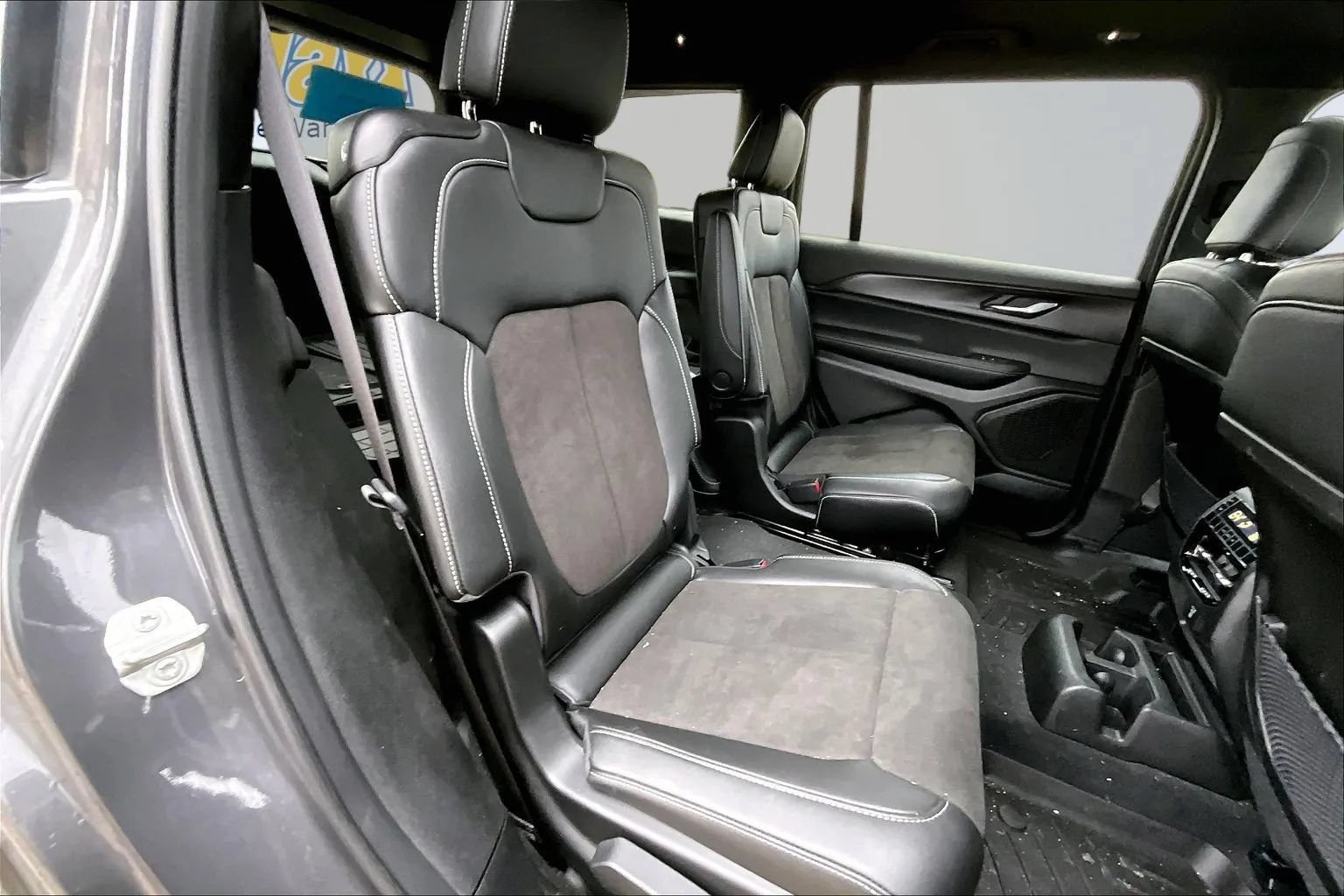 Used 2025 Jeep Grand Cherokee L Altitude AWD/4WD image 24