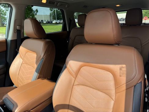 Used 2024 Nissan Pathfinder Platinum image 15