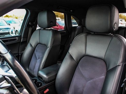 Used 2020 Porsche Macan Base image 32