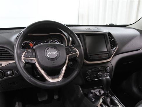 Used 2017 Jeep Cherokee Latitude w/ Comfort/Convenience Group image 6