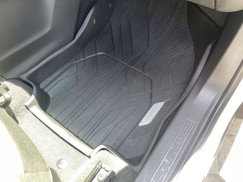 Used 2024 Chevrolet Equinox LT w/ LPO, Floor Liner Package FWD image 33