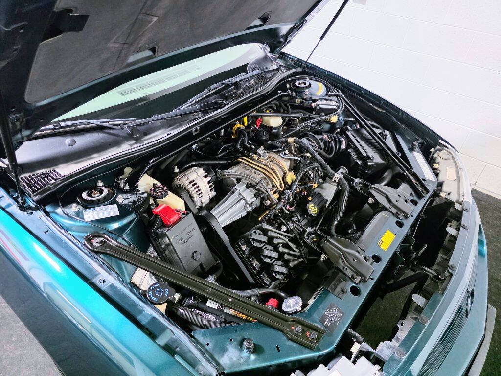 Used 2000 Buick Regal GS w/ GSE Pkg FWD image 26