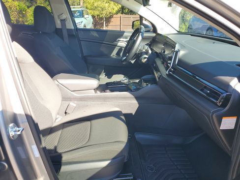 Certified 2024 Kia Sportage LX image 6