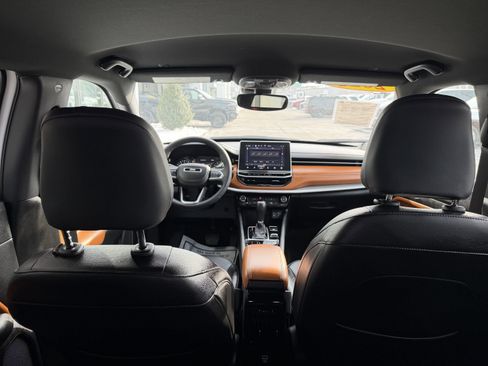 Used 2025 Jeep Compass Limited image 13