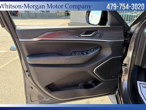 Used 2022 Jeep Grand Cherokee Limited 4xe w/ Luxury Tech Group II image 16