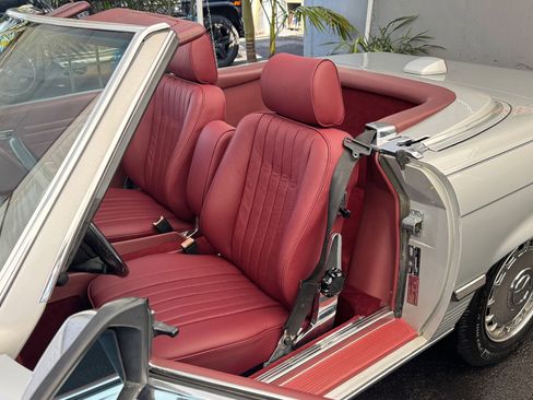 Used 1987 Mercedes-Benz 560 SL image 19